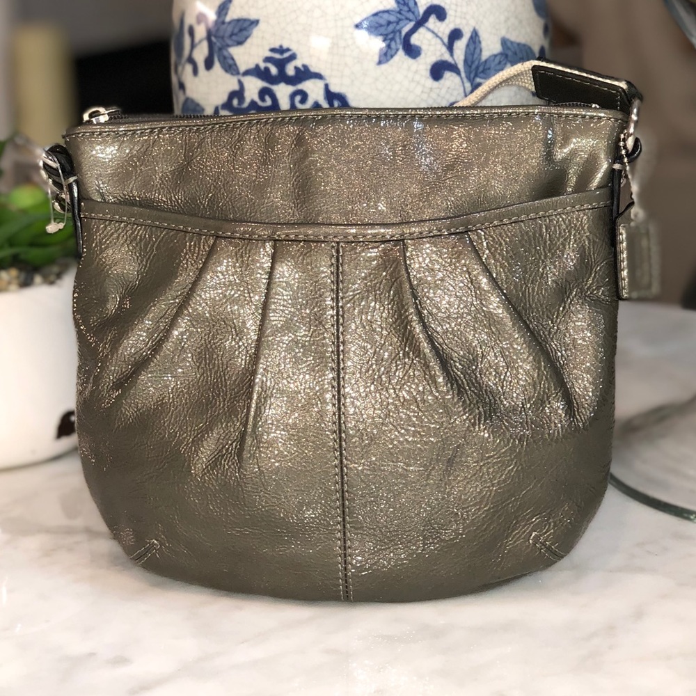 Coach Gray Patent Leather Swing-pack / crossbody😎